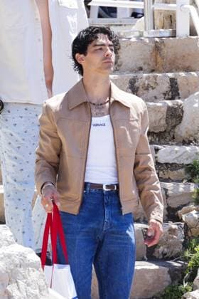 Joe Jonas At Eden Roc - Antibes Joe Jonas at the Eden Roc hotel in Antibes, France on May 25, 2024, during the 77th annual Cannes film festival. Photo by ABACAPRESS.COM Antibes France  Copyright: xABACAx