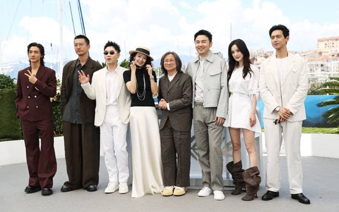 (240525) -- CANNES, May 25, 2024 -- Director Peter Ho-sun Chan (4th R) and cast members pose during a photocall for the film She s got no name at the 77th Cannes Film Festival in Cannes, southern France, on May 25, 2024. ) FRANCE-CANNES-FILM FESTIVAL-SHE S GOT NO NAME GaoxJing 