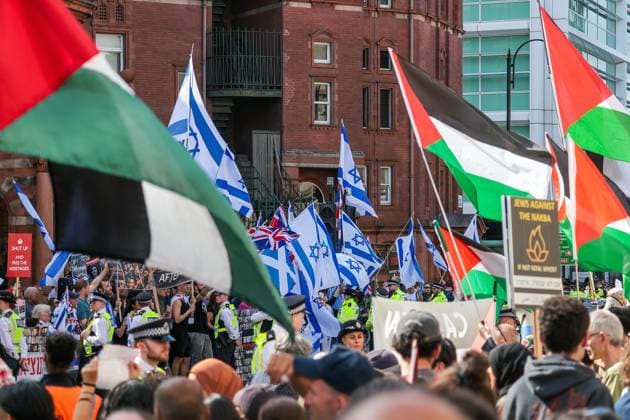 News Themen der Woche KW21 . 25 05 2024. London, United Kingdom. Israel Supporters Counter Protest at UCL. Israel supporters hold counter protest against pro Palestinian camp site protest at UCL  xMartynxWheatleyx xi-Imagesx IIM-25254-0036