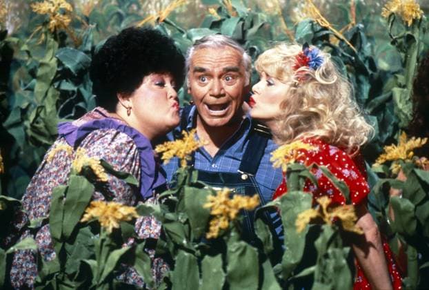 Archivbilder der Woche KW21 HEE HAW, from left: Lulu Roman, Ernest Borgnine, Misty Rowe, 1969-1997. ? CBS Courtesy Everett CollectionTSDHEHA EC001 PUBLICATIONXNOTxINxCANxCHNxFRAxITAxJPNxNORxPOLxRUSxESPxUKxUSA Copyright: xx TSDHEHA EC001 TSDHEHA_EC001_H