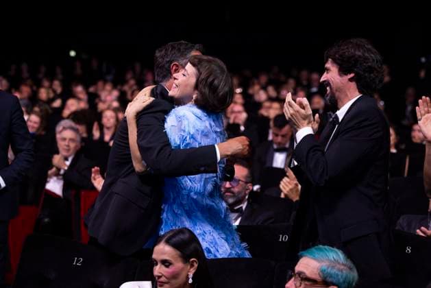 B CÃ rÃ monie de clÃ ture du 77eme Festival International du Film de Cannes au Palais des Festivals Ã Cannes Miguel Gomes, Crista Alfaiate, Goncalo Waddington CÃ rÃ monie de clÃ ture du 77eme Festival International du Film de Cannes au Palais des Festivals Ã Cannes Le 25 mai 2024 Borde Jacovides Moreau Bestimage Closing ceremony of the 77th Cannes International Film Festival at the Palais des Festivals in Cannes, France On may 25th 2024 Cannes France  Copyright: xOLIVIERxBORDEx xBESTIMAGExOLIVIERxBORDEx xBESTIMAGEx