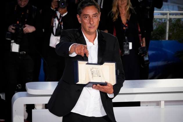 Foto IPP Daniele Cifala™ Cannes 25 05 2024 Palme D Or Winners Photocall - The 77th Annual Cannes Film Festival nella foto : Portuguese director Miguel Gomes poses during a photocall after he won the Best Director prize for the film Grand Tour Italy Photo Press - World Copyright