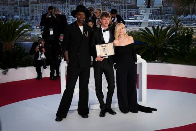 Foto IPP Daniele Cifala™ Cannes 25 05 2024 Palme D Or Winners Photocall - The 77th Annual Cannes Film Festival nella foto : President of the Jury CamÃ ra D or Baloji, Winner of the Camera d Or Award for Armand Halfdan Ullmann Tondel, and President of the Jury CamÃ ra D or Emmanuelle BÃ art Italy Photo Press - World Copyright