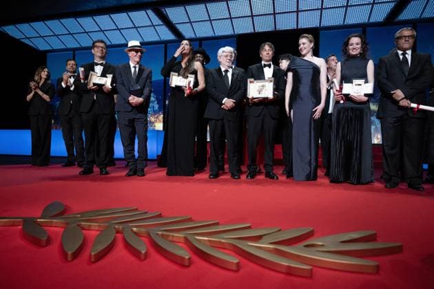 Annual Cannes Film Festival - Closing Ceremony - Cannes DN Jury Members and Winners pose with their awards onstage during the Closing Ceremony at the 77th annual Cannes Film Festival at Palais des Festivals on May 25, 2024 in Cannes, France. Photo by David NIVIERE ABACAPRESS.COM CANNES France  Copyright: xNivierexDavid ABACAPRESS.COMx