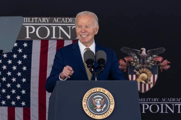 News Themen der Woche KW21 News Bilder des Tages May 25, 2024, West Point, New York, USA: President JOE BIDEN delivers commencement speech during U.S. Military Academy s Class of 2024 graduation ceremony at West Point. West Point United States - ZUMAr339 20240525_znp_r339_034 Copyright: xLevxRadinx