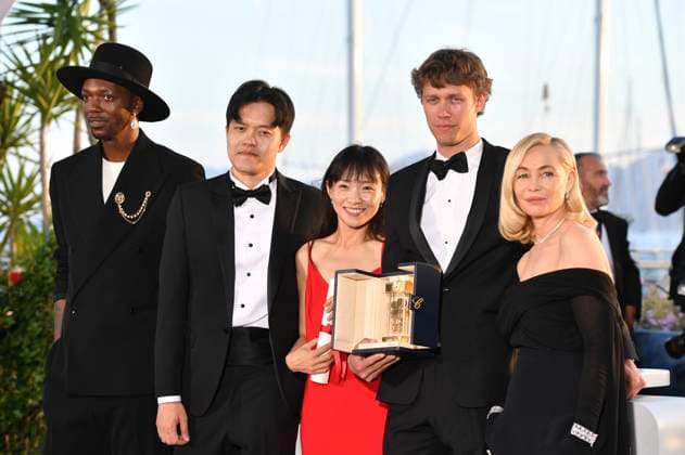 Baloji, Chiang Wei Liang, You Qiao Yin, Halfdan Ullmann Tondel und Emmanuelle Beart beim Photocall mit den Preisträgern auf dem Festival de Cannes 2024 77. Internationale Filmfestspiele von Cannes am Palais des Festivals. Cannes, 25.05.2024