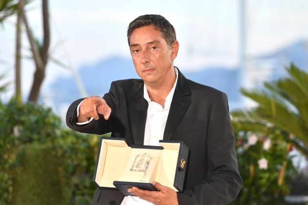 Miguel Gomes mit dem Preis für die beste Regie bei Grand Tour beim Photocall mit den Preisträgern auf dem Festival de Cannes 2024 77. Internationale Filmfestspiele von Cannes am Palais des Festivals. Cannes, 25.05.2024