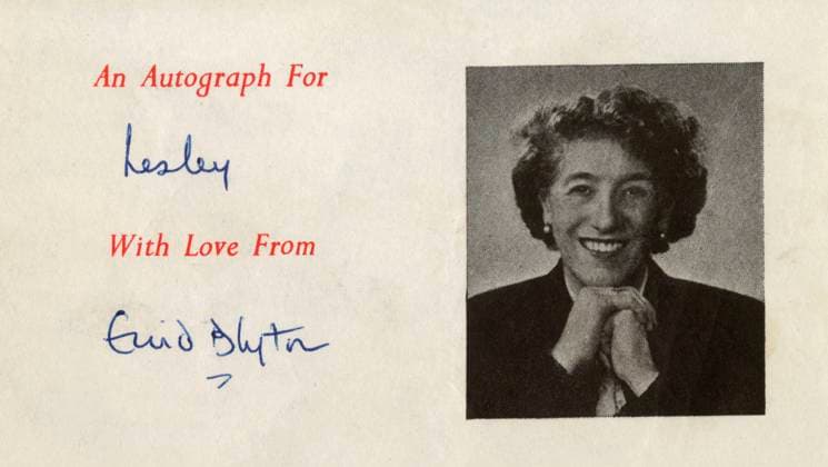 RECORD DATE NOT STATED Enid Blyton autograph Portrait of Enid Blyton (1897 - 1968), English children s author together with her autograph which reads To Lesley . Date: c.1955  Copyright: Copyrightx(c)Geminix2023.xCredit:xGemini 10636053