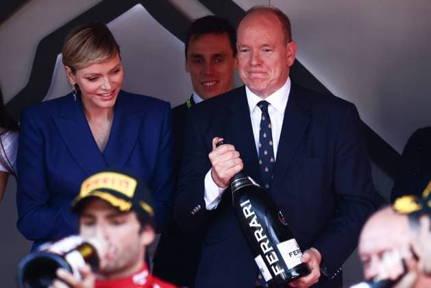 Bilder des Jahres 2024, Entertainment 05 Mai Entertainment Themen der Woche KW21 Entertainment Bilder des Tages May 26, 2024, Monte Carlo, Monaco: Prince Albert II of Monaco and Princess Charlene of Monaco celebrate on the podium after the F1 Grand Prix of Monaco at Circuit de Monaco on May 26, 2024 in Monte-Carlo, Monaco. Monte Carlo Monaco - ZUMAz156 20240526_zip_z156_070 Copyright: xBeataxZawrzelx