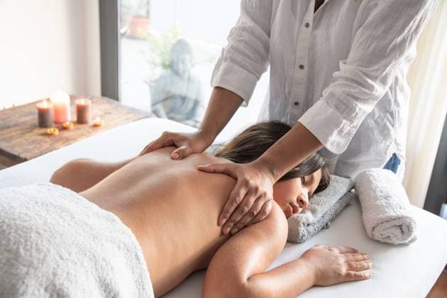 Massage and skin care for teenagers Barcelona, Catalonia, Spain R_EOZD240522-1443753-01 ,model released, Symbolfoto