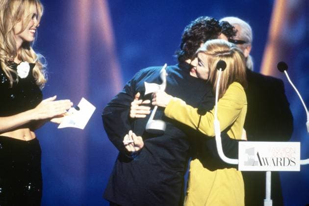 VH1 FASHION AND MUSIC AWARDS, from left: Claudia Schiffer, Sean Penn, Madonna, Karl Lagerfeld, aired 12 3 1995. ? VH1 Courtesy Everett CollectionTSDVHFA VH001 PUBLICATIONXNOTxINxCANxCHNxFRAxITAxJPNxNORxPOLxRUSxESPxUKxUSA Copyright: xx TSDVHFA VH001 TSDVHFA_VH001_H