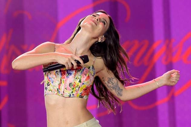 Lena Meyer-Landrut live bei der Abschlussveranstaltung auf dem Demokratiefest zu 75 Jahren Grundgesetz auf der Bühne zwischen Kanzleramt und dem Deutschen Bundestag. Berlin, 26.05.2024