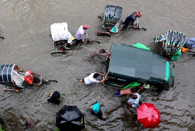 News Themen der Woche KW22 May 27, 2024, Chittagong, Muradpur, Bangladesh: Houses-roads, shops in Muradpur area of Chittagong city of Bangladesh are submerged in water. Flooding has occurred in most areas of Chittagong city due to the rain due to the impact of Cyclone Rimal. Chittagong Bangladesh - ZUMAs308 20240527_zip_s308_019 Copyright: xMohammedxShajahanx