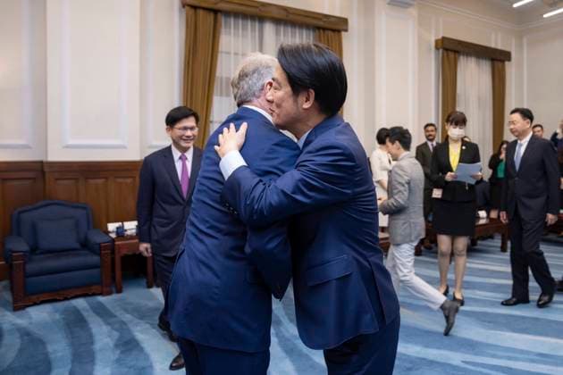 May 27, 2024, Taipei, Republic of China: Taiwan President Lai Ching-te, right, welcomes U.S Rep. Michael McCaul, R-TX, during a meeting at the Presidential Office, May 27, 2024, in Taipei, Taiwan. The visit was the first by American politicians since Lai took office last week. Taipei Republic of China - ZUMAp138 20240527_zaa_p138_011 Copyright: xLiuxShuxFu TaiwanxPresidentialx