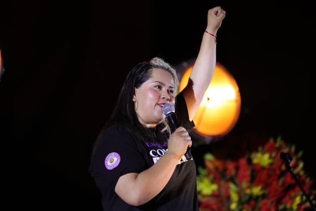 May 27, 2024, Mexico City, Ciudad de Mexico, Mexico: Vivir Quintana, activist, composer and Mexican singer-songwriter sings her latest song CompaoÂ±era Presidenta at Polyforum Siqueiros, song addressed to the candidates for the presidency of Mexico. Mexico City Mexico - ZUMAe321 20240527_zea_e321_004 Copyright: xLuisxMarin xEyepixxGroupx