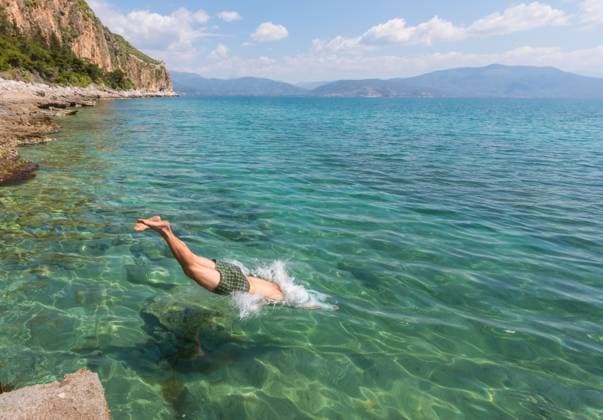 Jumping into sea ,model released, Symbolfoto; springende hinein Meer ,model released, Symbolfoto ING_19071_13671 RECORD DATE NOT STATED