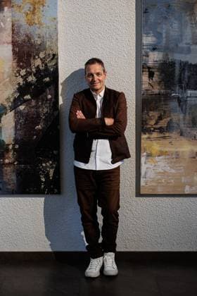 28.05.2024. Essen. Gemeinsam mit der Brost-Stiftung präsentiert Dieter Nuhr in einem Preview seine neue Wanderausstellung Woanders ist überall in der Essener Kreuzeskirche. Bis 2028 wird sie an zehn verschiedenen Stationen im In- und Ausland zu sehen sein. Essen Kreuzeskirche Nordrhein-Westfalen Deutschland *** 28 05 2024 Essen Together with the Brost Foundation, Dieter Nuhr presents a preview of his new traveling exhibition Woanders ist überall at the Kreuzeskirche in Essen It will be on display at ten different locations in Germany and abroad until 2028 Essen Kreuzeskirche North Rhine-Westphalia Germany