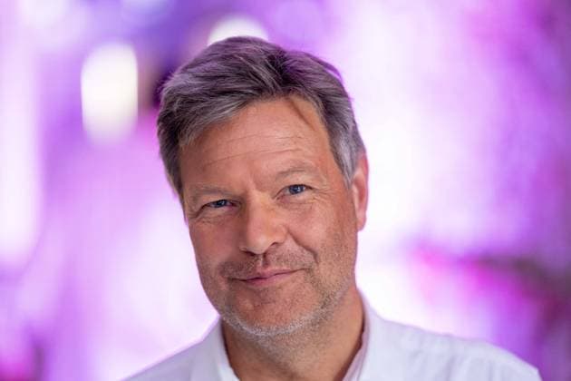 News Bilder des Tages Berlin, Deutschland. 29. Mai 2024. Robert Habeck, Vizekanzler und Bundesminister für Wirtschaft und Klimaschutz von Deutschland beim WDR Europaforum: Krise als Radikalisierungs-Trigger - Ökonomische Antworten auf das Erstarken der Völkischen im Gespräch mit Louis Klamroth auf der re:publica. Berlin *** Berlin, Germany 29 May 2024 Robert Habeck, Vice-Chancellor and Federal Minister for Economic Affairs and Climate Protection of Germany at the WDR Europaforum Crisis as a trigger for radicalization Economic responses to the rise of the nationalists in conversation with Louis Klamroth at re publica Berlin