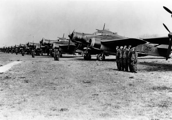 RECORD DATE NOT STATED Savoia Marchetti SM-79 A Line of Savoia Marchetti Sm-79 Bomber with Flight Crew Standing in Front Date: 1930s  Copyright: Copyrightx(c)Geminix2023.xCredit:xGemini 11950033