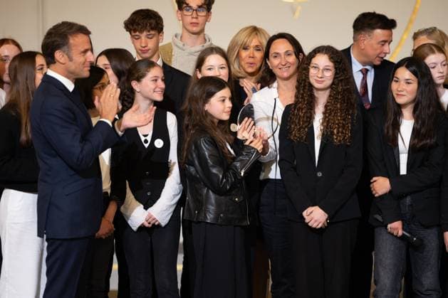 Award ceremony No to bullying at the Elysee - Paris French President Emmanuel Macron, French First Lady Brigitte Macron during the award ceremony No to bullying rewarding students involved in the fight againt cyberbullying at the French Elysee Presidential Palace, in Paris on May 29, 2024. Photo by Raphael Lafargue ABACAPRESS.COM Paris France  Copyright: xLafarguexRaphael ABACAx