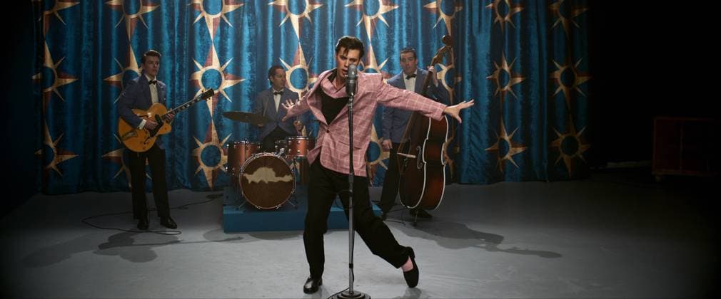 Elvis (2022) - filmstill AUSTIN BUTLER as Elvis Elvis (2022) EDITORIAL USE ONLY Copyright: xCourtesyxofxWarnerxBros.xPicturesx
