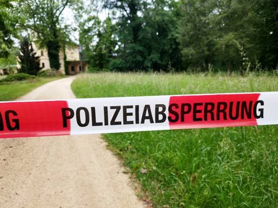 News Themen der Woche KW22 News Bilder des Tages RECORD DATE NOT STATED 30.05.2024, Brandenburg, Potsdam Großeinsatz der Polizei in der Landeshauptstadt nach schwerer Körperverletzung in Asylbewerberunterkunft, Suchmaßnahmen. *** 30 05 2024, Brandenburg, Potsdam Major police operation in the state capital after serious assault in accommodation for asylum seekers, search measures