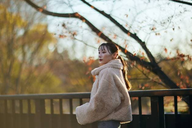 Young Japanese woman portrait in downtown Tokyo AFLO247842789  , 247842789.jpg, ,model released, Symbolfoto