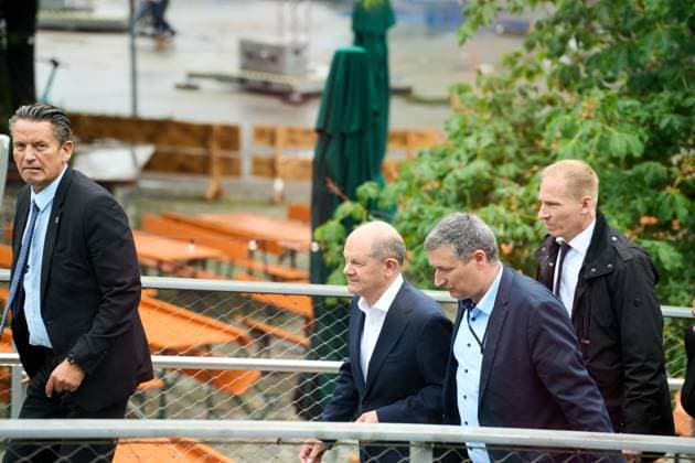 Bundeskanzler Olaf Scholz besucht den Olympiapark in München, Bayern anlässlich zur UEFA EURO 2024