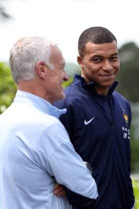 President Macron Visits The National Football Center - Clairefontaine Kylian Mbappe and Didier Deschamps - President Emmanuel Macron visits the French men s football team, at the Clairefontaine National Football Center, in Clairefontaine-en-Yvelines, France, on June 3, 2024. Photo by Stephane Lemouton Pool ABACAPRESS.COM Clairefontaine France  Copyright: xPool ABACAx