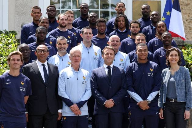 Entertainment Bilder des Tages President Macron Visits The National Football Center - Clairefontaine Antoine Griezman, Philippe Diallo, Didier Deschamps, Kylian Mbappe, Amelie Oudea-Castera and French men s football team - President Emmanuel Macron visits the French men s football team, at the Clairefontaine National Football Center, in Clairefontaine-en-Yvelines, France, on June 3, 2024. Photo by Stephane Lemouton Pool ABACAPRESS.COM Clairefontaine France  Copyright: xPool ABACAx