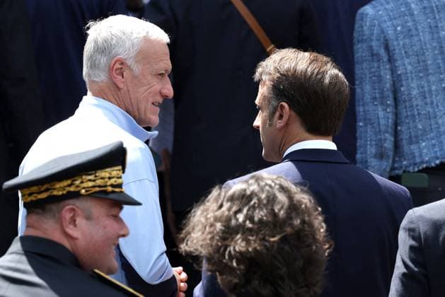 President Macron Visits The National Football Center - Clairefontaine Didier Deschamps - President Emmanuel Macron visits the French men s football team, at the Clairefontaine National Football Center, in Clairefontaine-en-Yvelines, France, on June 3, 2024. Photo by Stephane Lemouton Pool ABACAPRESS.COM Clairefontaine France  Copyright: xPool ABACAx