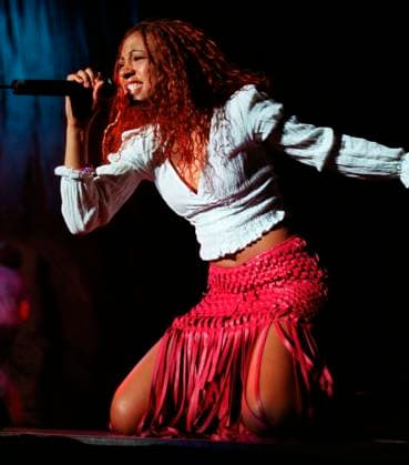 Solange Knowles plays as support to Destiny s Child at Sheffield Arena, 9th June 2002. Solange is the 14 year old sister of Beyonce Knowles from Destiny s Child. FAMOUS PICTURES AND FEATURES AGENCY