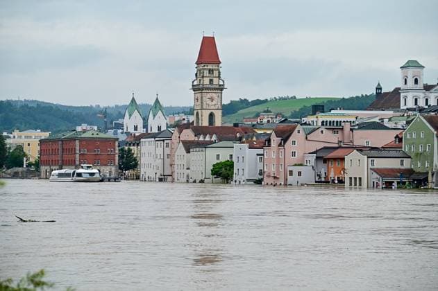 News Themen der Woche KW23 News Bilder des Tages Passau, Hochwasser 04.06.2024, Passau, GER, Hochwasser, im Bild Donau, Inn, Ilz, Dreifluesse, Ueberflutung Bayern *** Passau, Flood 04 06 2024, Passau, GER, Flood, in picture Danube, Inn, Ilz, Dreifluesse, Flooding Bavaria Passau, Hochwasser, 04.06.2024-3