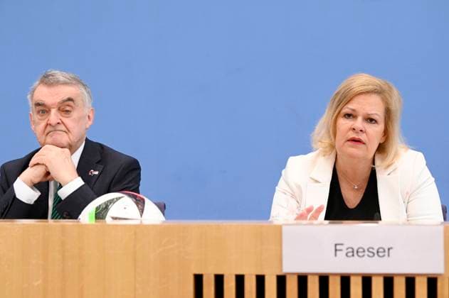 Herbert Reul und Nancy Faeser bei der Bundespressekonferenz 10 Tage vor der EM: Vorbereitung von Bund und Ländern für Sicherheit und Zusammenhalt im Haus der Bundespressekonferenz. Berlin, 04.06.2024