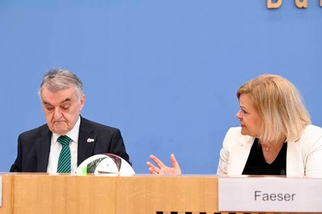 Herbert Reul und Nancy Faeser bei der Bundespressekonferenz 10 Tage vor der EM: Vorbereitung von Bund und Ländern für Sicherheit und Zusammenhalt im Haus der Bundespressekonferenz. Berlin, 04.06.2024