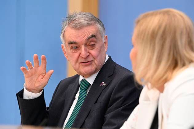 Herbert Reul und Nancy Faeser bei der Bundespressekonferenz 10 Tage vor der EM: Vorbereitung von Bund und Ländern für Sicherheit und Zusammenhalt im Haus der Bundespressekonferenz. Berlin, 04.06.2024