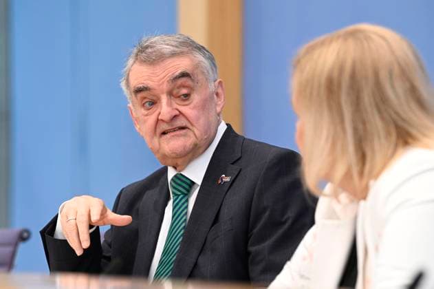 Herbert Reul und Nancy Faeser bei der Bundespressekonferenz 10 Tage vor der EM: Vorbereitung von Bund und Ländern für Sicherheit und Zusammenhalt im Haus der Bundespressekonferenz. Berlin, 04.06.2024