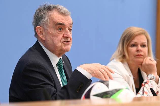 Herbert Reul und Nancy Faeser bei der Bundespressekonferenz 10 Tage vor der EM: Vorbereitung von Bund und Ländern für Sicherheit und Zusammenhalt im Haus der Bundespressekonferenz. Berlin, 04.06.2024