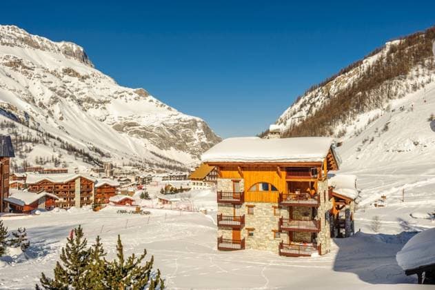 Alpine winter mountain landscape. French Alps covered with snow in sunny day. Val-d Isere, France ,model released, Symbolfoto; Alpin winterlichen Berg Landschaft französisch Alpen Gedeckter mit Schnee in sonnig Tag Val D&G Isere, Frankreich ,model released, Symbolfoto ING_19078_14357