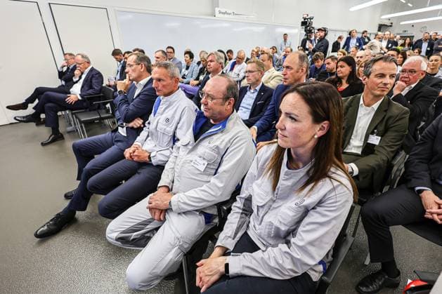 Festakt 50 Jahre Golf Produktion bei Volkswagen in Wolfsburg Eventraum, VW Orchester Wolfsburg VW Werk Wolfsburg Niedersachsen Germany