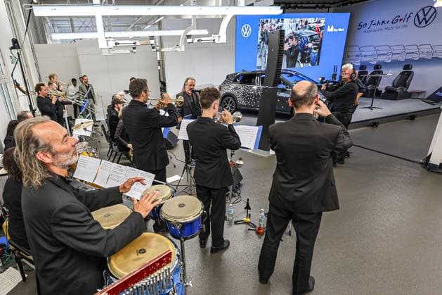 Festakt 50 Jahre Golf Produktion bei Volkswagen in Wolfsburg Eventraum, VW Orchester Wolfsburg VW Werk Wolfsburg Niedersachsen Germany