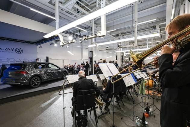 Festakt 50 Jahre Golf Produktion bei Volkswagen in Wolfsburg Eventraum, VW Orchester Wolfsburg VW Werk Wolfsburg Niedersachsen Germany