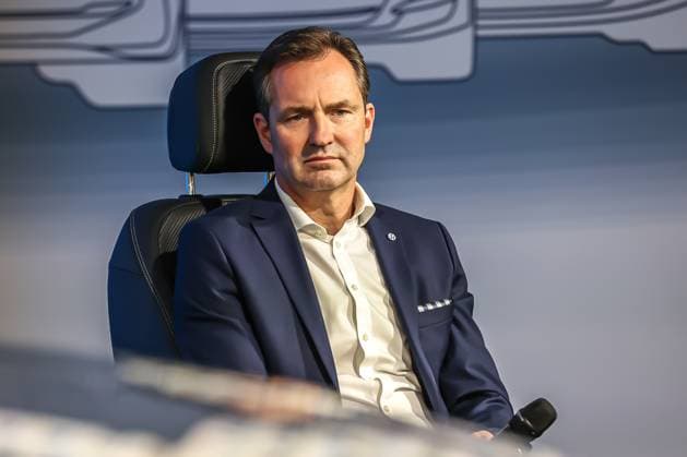 Festakt 50 Jahre Golf Produktion bei Volkswagen in Wolfsburg Festakt 50 Jahre Golf Produktion, Eventraum, Bühne, Thomas Schäfer, CEO der Marke Volkswagen Pkw, Mitglied des Vorstands der Volkswagen AG und Leiter der Markengruppe Core Wolfsburg VW Werk Wolfsburg Niedersachsen Germany