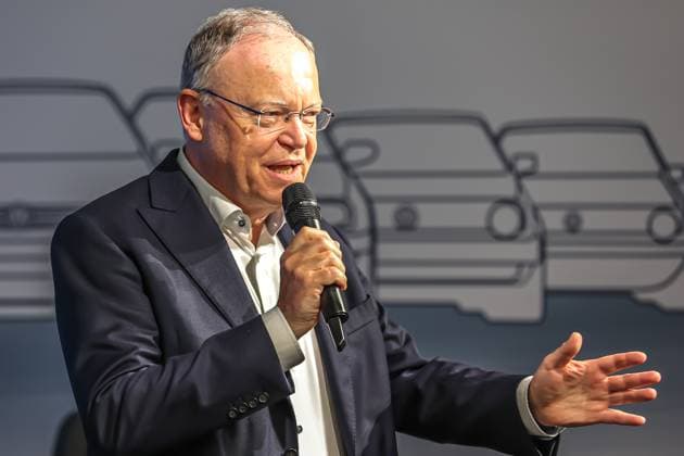 Festakt 50 Jahre Golf Produktion bei Volkswagen in Wolfsburg Festakt 50 Jahre Golf Produktion, Eventraum, Bühne, Stephan Weil, Nds. Ministerpräsident (SPD) Wolfsburg VW Werk Wolfsburg Niedersachsen Germany