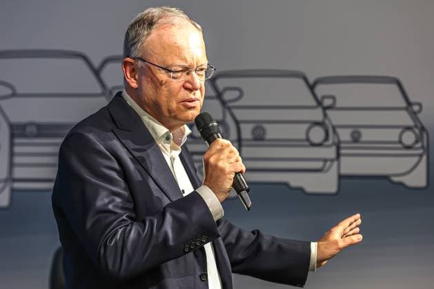Festakt 50 Jahre Golf Produktion bei Volkswagen in Wolfsburg Festakt 50 Jahre Golf Produktion, Eventraum, Bühne, Stephan Weil, Nds. Ministerpräsident (SPD) Wolfsburg VW Werk Wolfsburg Niedersachsen Germany