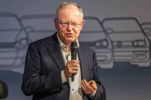 Festakt 50 Jahre Golf Produktion bei Volkswagen in Wolfsburg Festakt 50 Jahre Golf Produktion, Eventraum, Bühne, Stephan Weil, Nds. Ministerpräsident (SPD) Wolfsburg VW Werk Wolfsburg Niedersachsen Germany