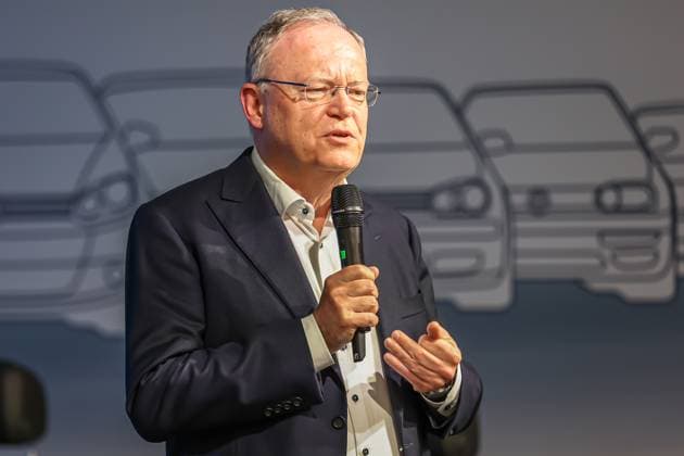 Festakt 50 Jahre Golf Produktion bei Volkswagen in Wolfsburg Festakt 50 Jahre Golf Produktion, Eventraum, Bühne, Stephan Weil, Nds. Ministerpräsident (SPD) Wolfsburg VW Werk Wolfsburg Niedersachsen Germany