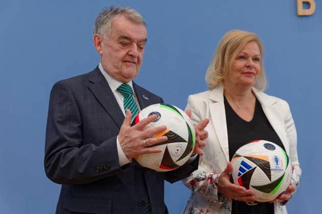 Faeser und Reul zur Sicherheit bei der EM 2024-06-04 Deutschland, Berlin - Bundespressekonferenz: Nancy Faeser (SPD), Bundesministerin des Inneren und für Heimat, und Herbert Reul (CDU), Innenminister des Landes Nordrhein-Westfalen, informieren über die Vorbereitung von Bund und Ländern für die Sicherheit während der Fußball-Europameisterschaft in Deutschland.