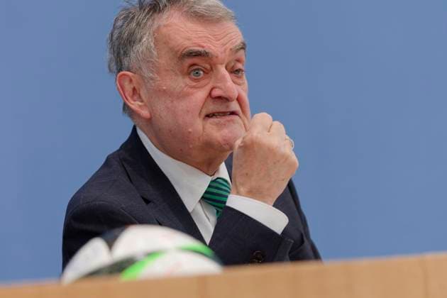 Faeser und Reul zur Sicherheit bei der EM 2024-06-04 Deutschland, Berlin - Bundespressekonferenz: Die Bundesministerin des Inneren und für Heimat und Herbert Reul (CDU), Innenminister des Landes Nordrhein-Westfalen, informieren über die Vorbereitung von Bund und Ländern für die Sicherheit während der Fußball-Europameisterschaft in Deutschland.