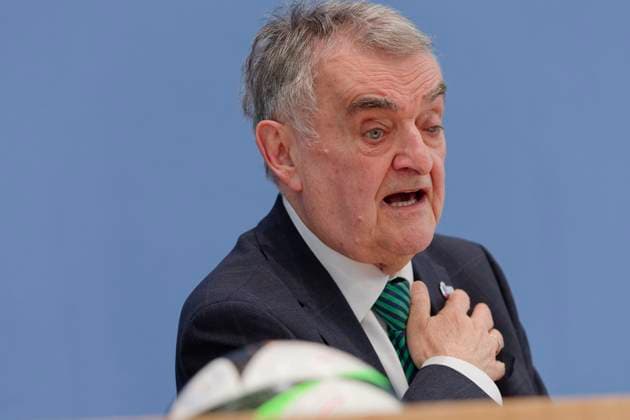 Faeser und Reul zur Sicherheit bei der EM 2024-06-04 Deutschland, Berlin - Bundespressekonferenz: Die Bundesministerin des Inneren und für Heimat und Herbert Reul (CDU), Innenminister des Landes Nordrhein-Westfalen, informieren über die Vorbereitung von Bund und Ländern für die Sicherheit während der Fußball-Europameisterschaft in Deutschland.